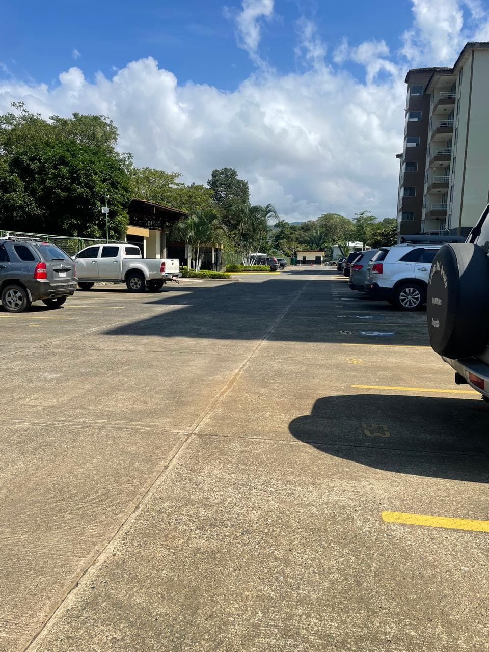 Estacionamiento privado.