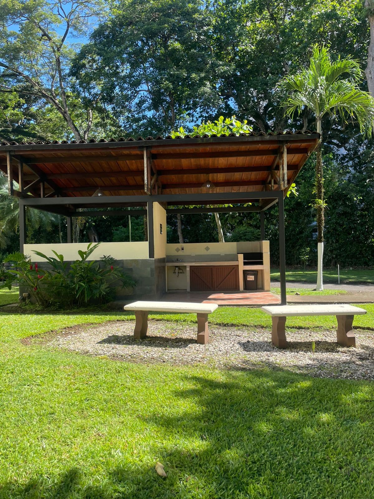 Espacio abierto de salón y comedor.